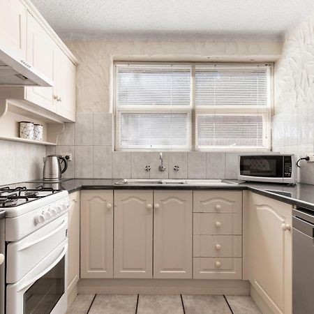 Bayswaterfront Apartments Аделаида Экстерьер фото