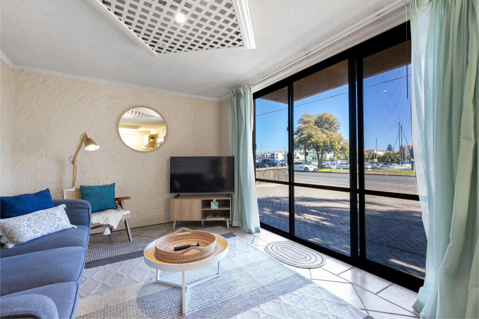 Bayswaterfront Apartments Аделаида Номер фото