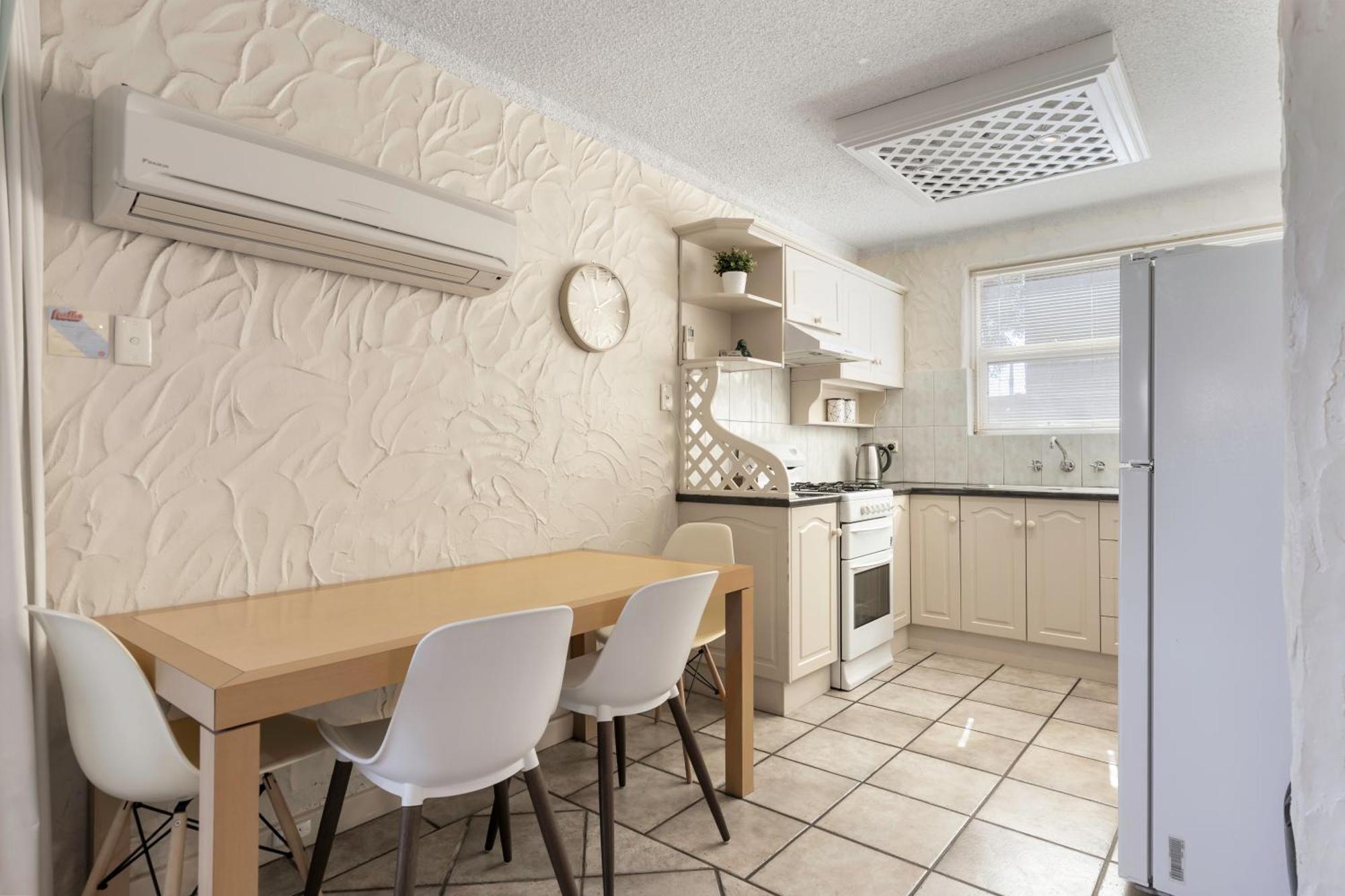Bayswaterfront Apartments Аделаида Номер фото