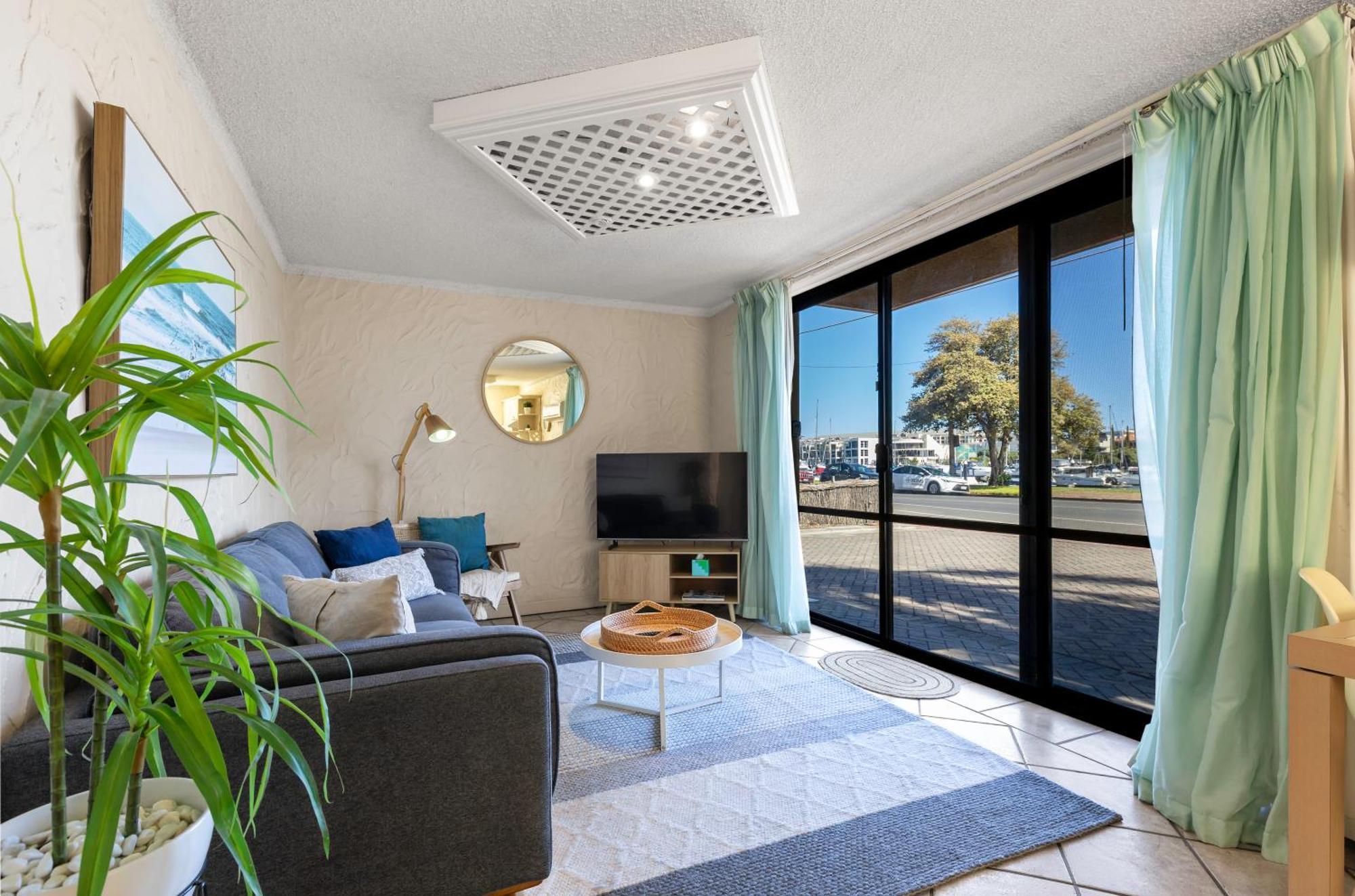 Bayswaterfront Apartments Аделаида Номер фото