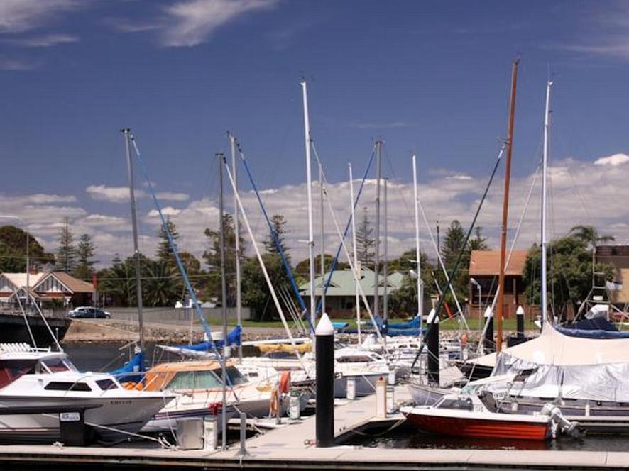 Bayswaterfront Apartments Аделаида Экстерьер фото